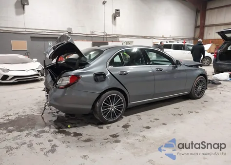 2019 Mercedes-Benz C 300 4Matic z USA, uszkodzony, nr VIN 55SWF8EB2KU289161